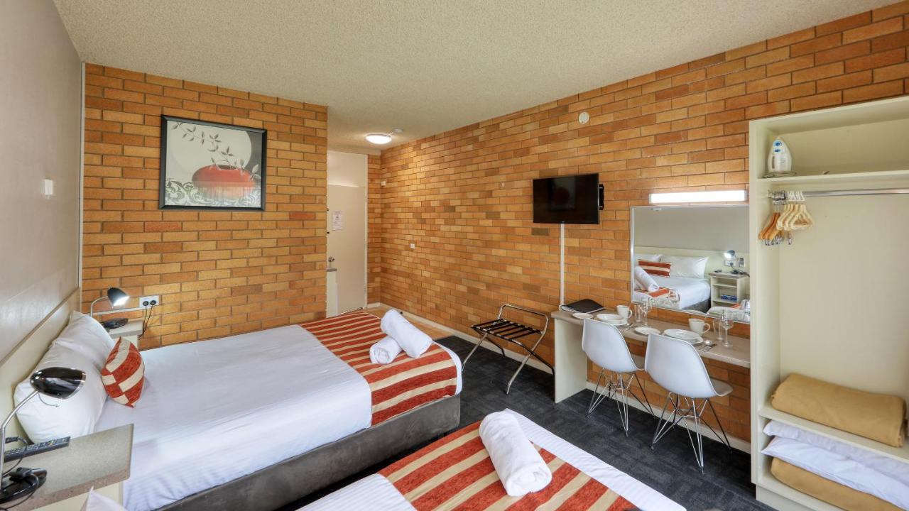 Court Street Motel Parkes Kültér fotó