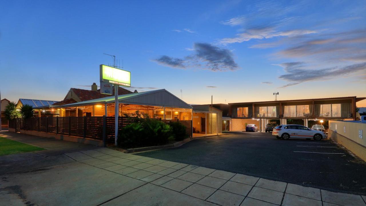 Court Street Motel Parkes Kültér fotó
